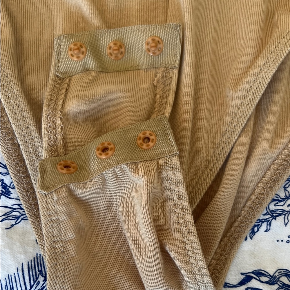 SHEIN Gold Sequin Plunge V-Neck Bodysuit - Picture 6 of 7